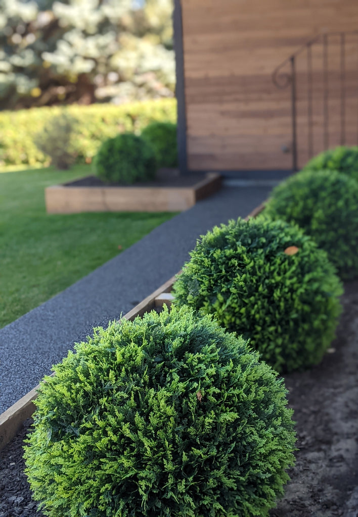 How to Attach topiary balls to the ground